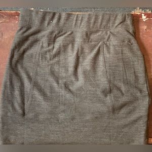 Tiad&Co Gray Pull on Mini Skirt size Small